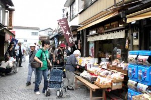 菓子屋横丁にてお買い物中