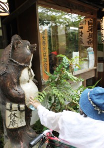 深大寺のお蕎麦屋さん前にて